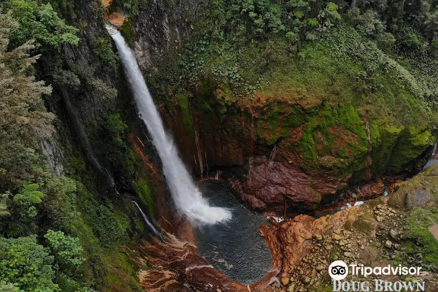 Catarata Del Toro Adventures