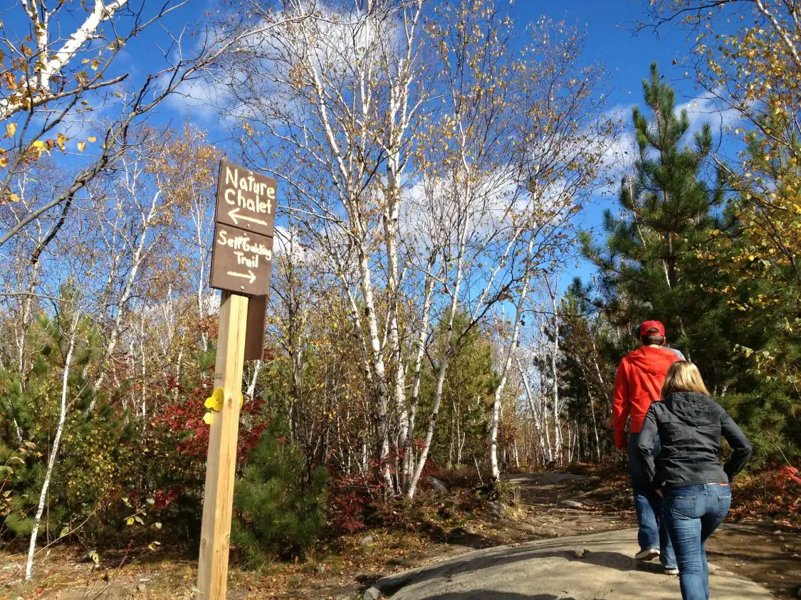 Hotel dekat Lake Laurentian Conservation Area