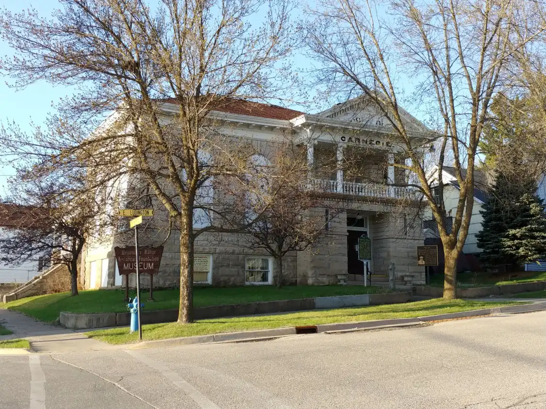鄰近Menominee Range Historical Foundation Museum的酒店