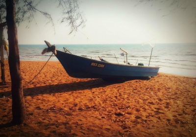 Pengkalan Balak Beach (Pantai Pengkalan Balak)