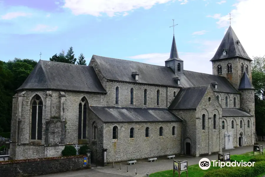 Eglise Abbatiale d'Hastiere