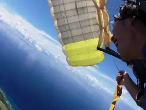 Skydive Guam高空跳傘