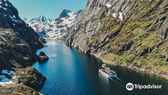 Brim Explorer Lofoten - Meeting Point Tours