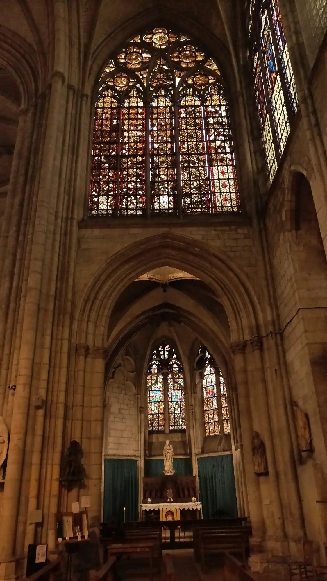 Hotels near Basilique Saint-Urbain