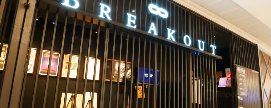 breakout theme rooms at avenue K