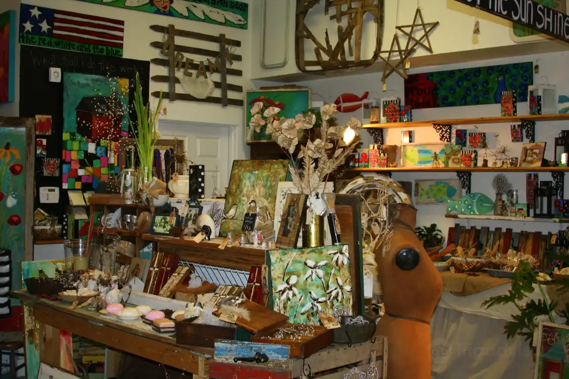 Hotels near The Workshop by Ginger Leigh Designs