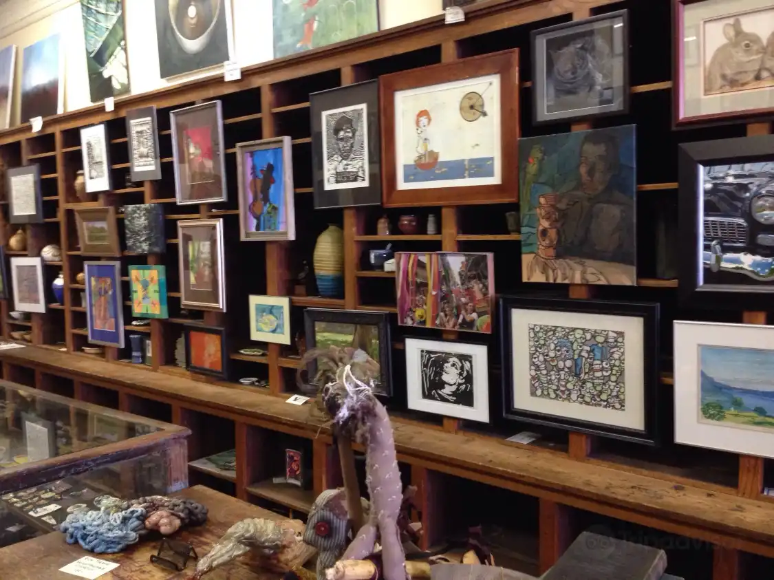 Paul Henry's Art Gallery附近的飯店
