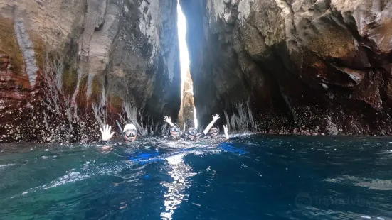 Wreck Bay Diving Center