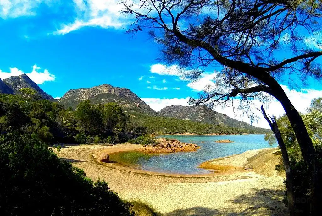 Hotels near Honeymoon Bay