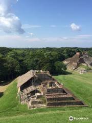 Zona arqueologica de Comalcalco