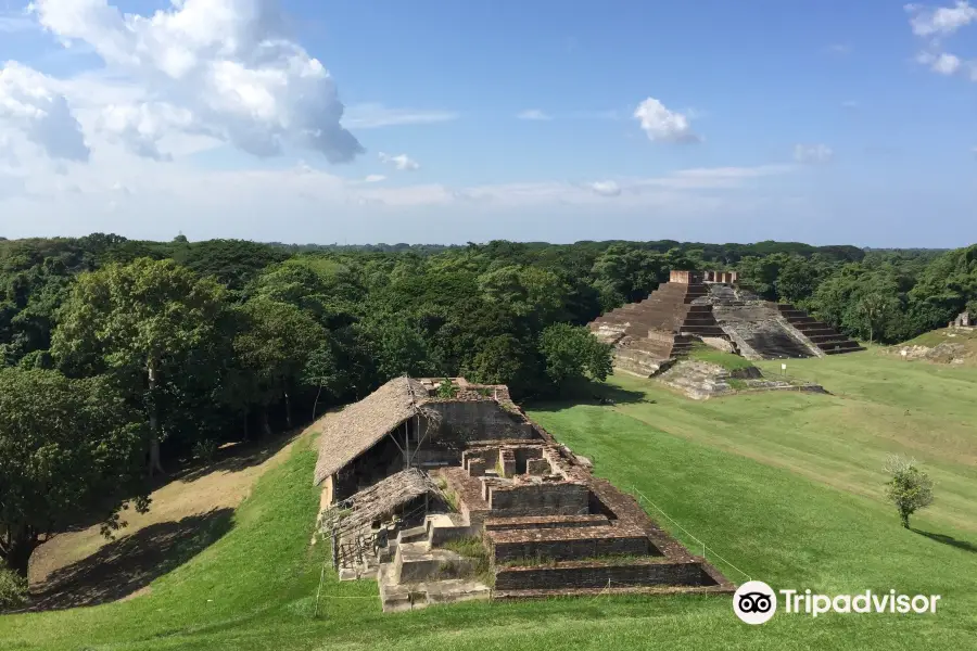 Zona arqueologica de Comalcalco