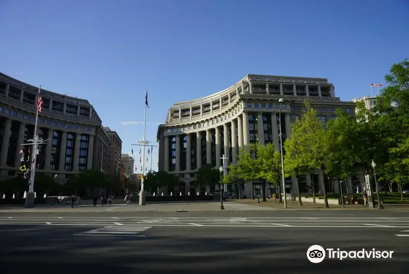 United States Navy Memorial and Naval Heritage Center