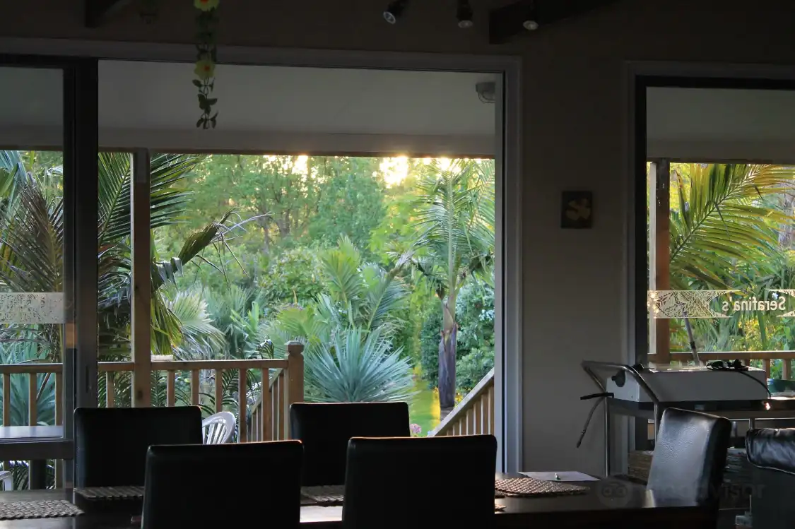 Hotels near Serafinas Campervan Park & Gardens