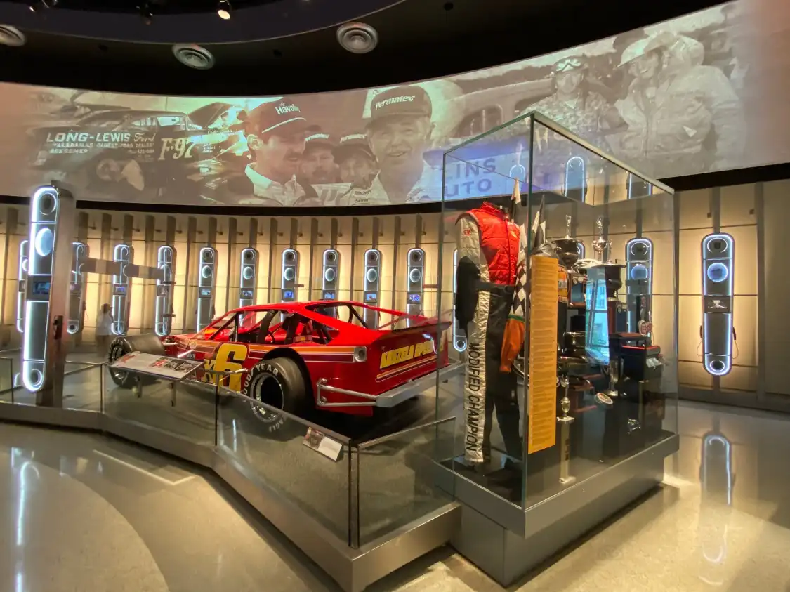 Hotels near NASCAR Hall of Fame