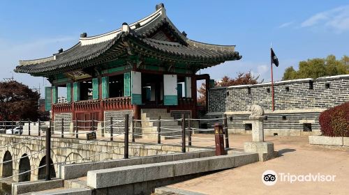 Hwahong Gate (Hwahongmun, Buksumun)