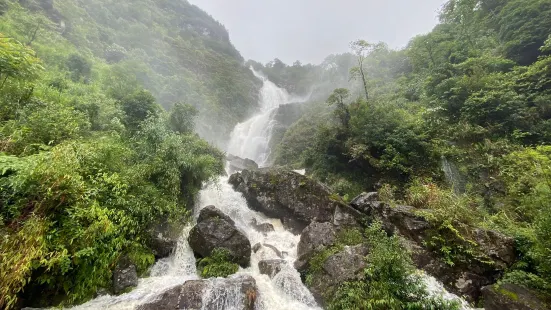 Thac Bac Waterfall (Silver Falls)