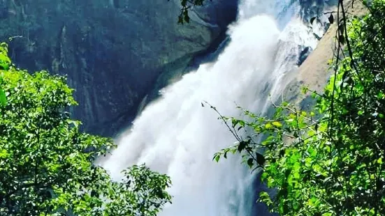 Dunhinda Waterfall