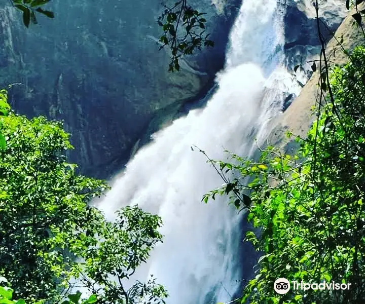 Dunhinda Waterfall