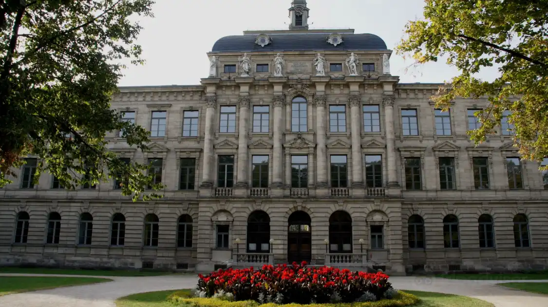 Các khách sạn gần Kollegienhaus