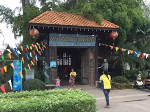 Ko Kloi Floating Market