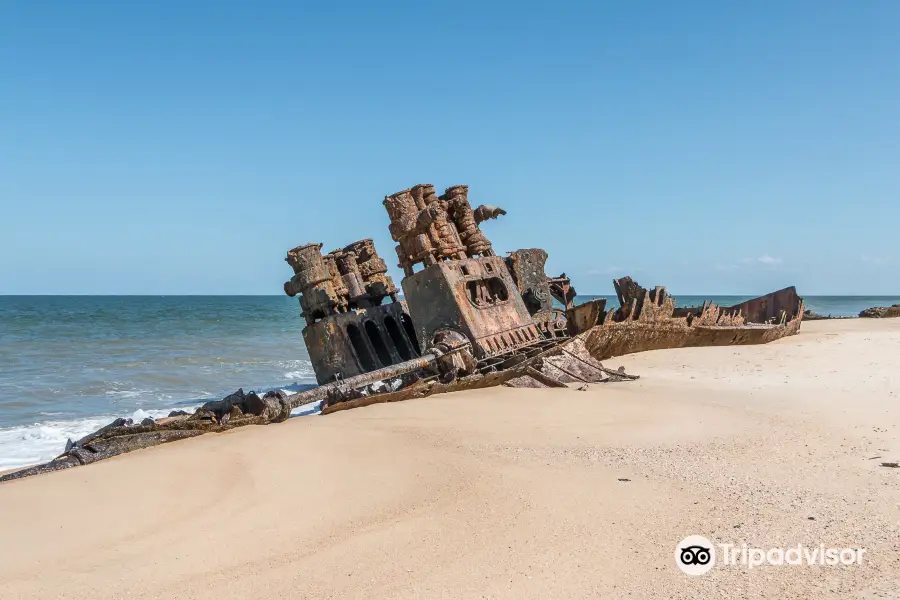 Macuti Lighthouse and Shipwreck