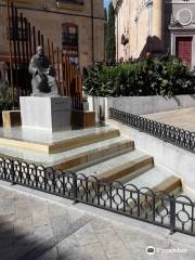 Monumento al Maestro Salinas