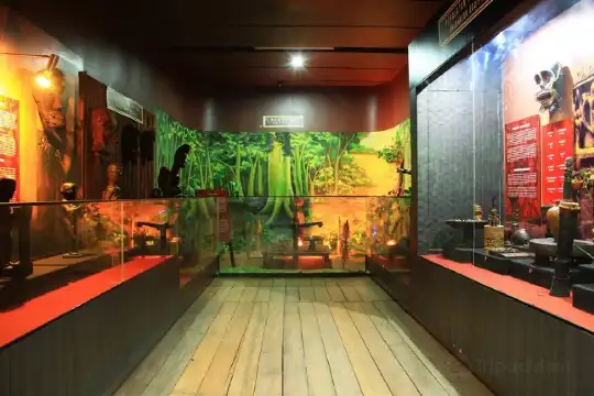 Hotel di Parit Tokaya