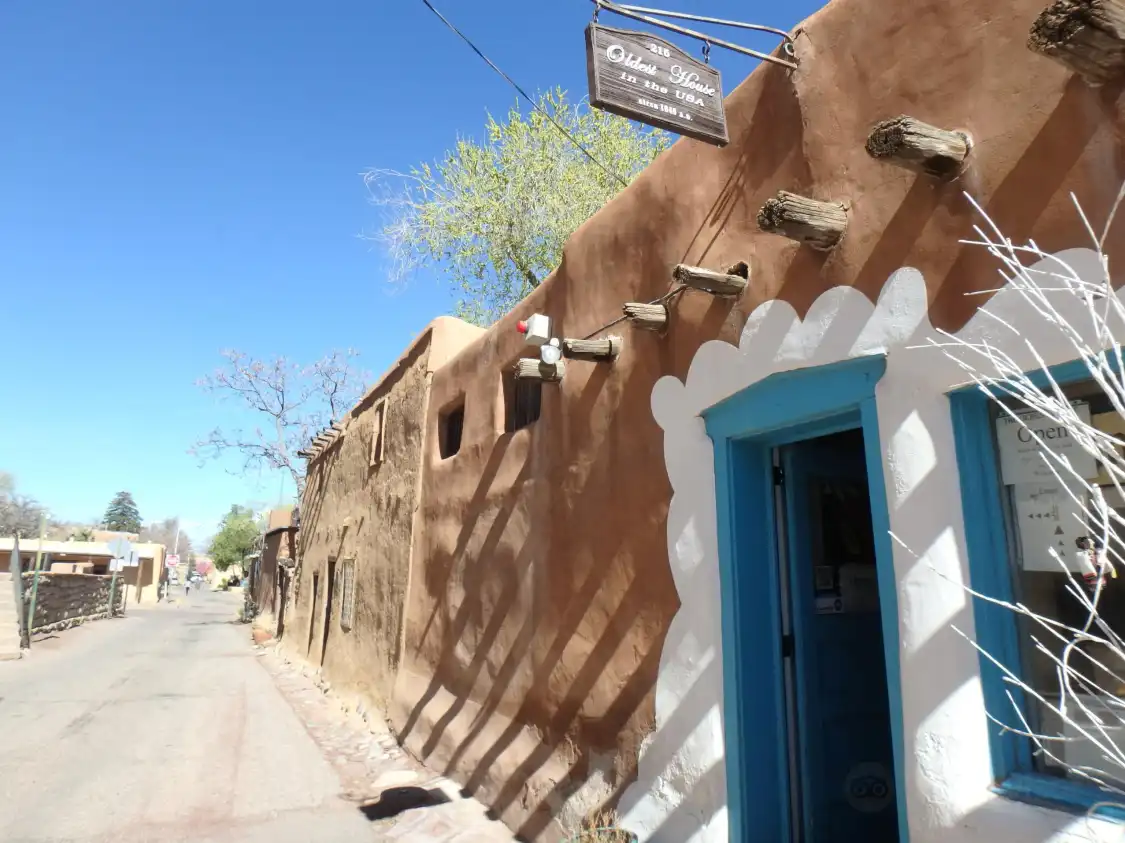 Hotels near Oldest House Museum