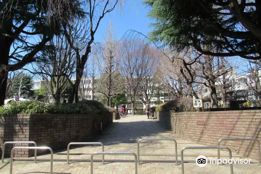 新宿区立白銀公園