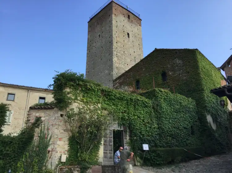 Hotels in Borgo Priolo