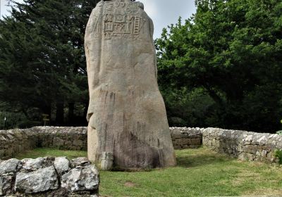 Menhir de Saint-Uzec