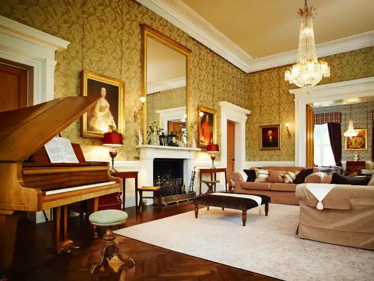 Hotels in Maybole