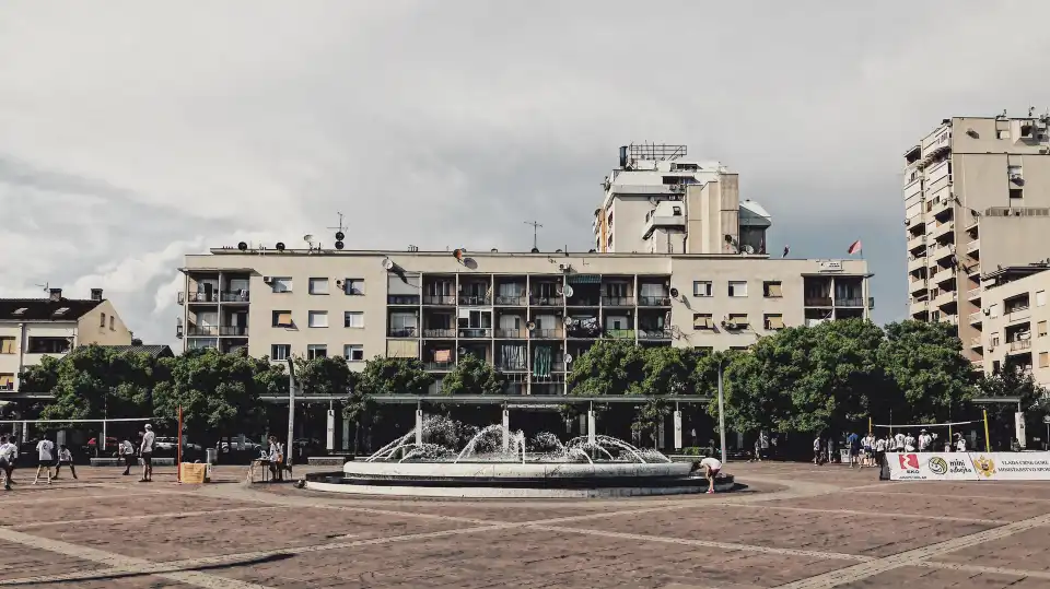 4_Trg Republike