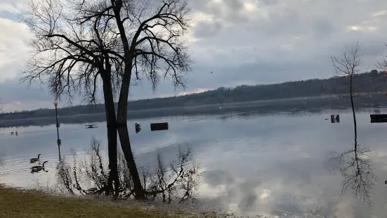 Lakefront Park