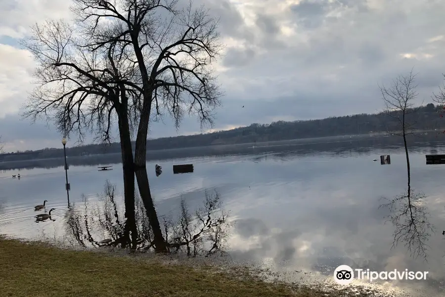 Lakefront Park