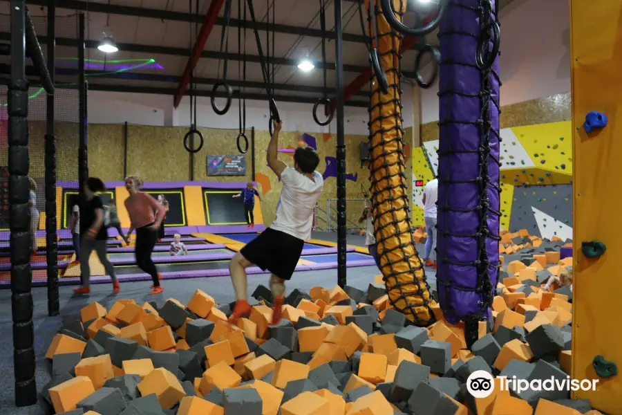 i-Jump Trampoline Park