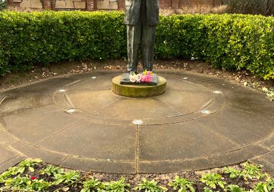 Les Dawson Memorial Statue