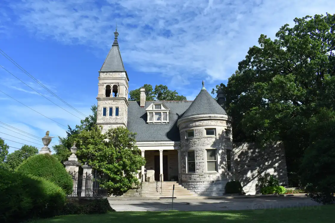 Hotels near The Lexington Cemetery