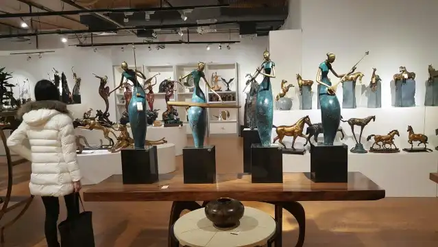 Hotels near Louvre International Furniture Exhibition Center