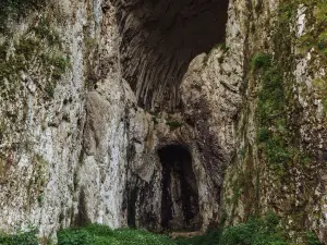 Potpeće Cave