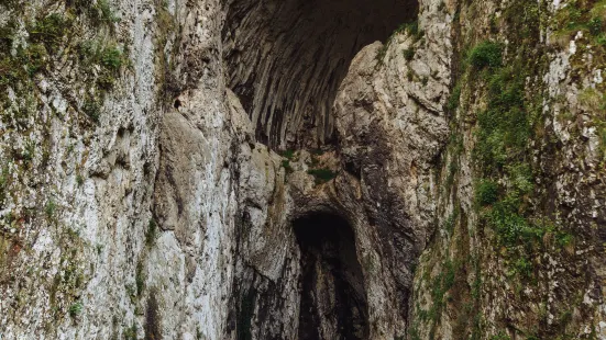 Potpeće Cave
