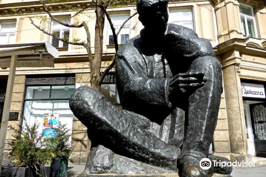 Nikola Tesla Statue