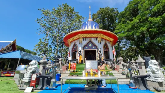 Somdet Phra Chao Taksin Maharat Shrine