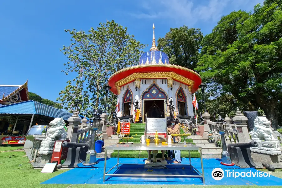 Somdet Phra Chao Taksin Maharat Shrine