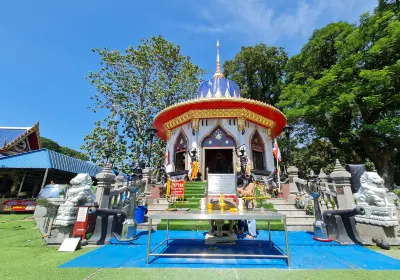 Somdet Phra Chao Taksin Maharat Shrine