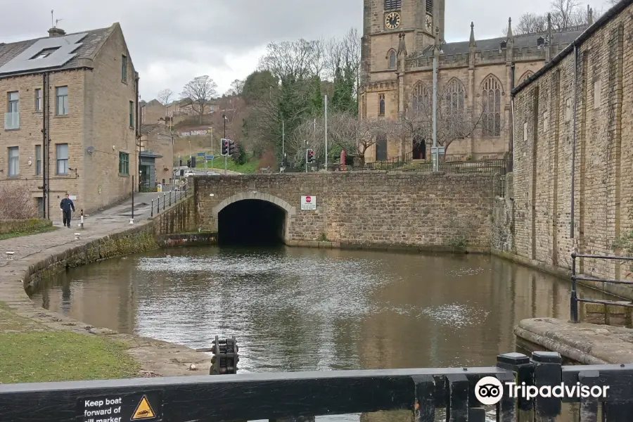 Sowerby Bridge Canalside