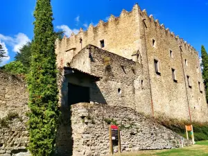 Parque Del Castillo de Montesquiu