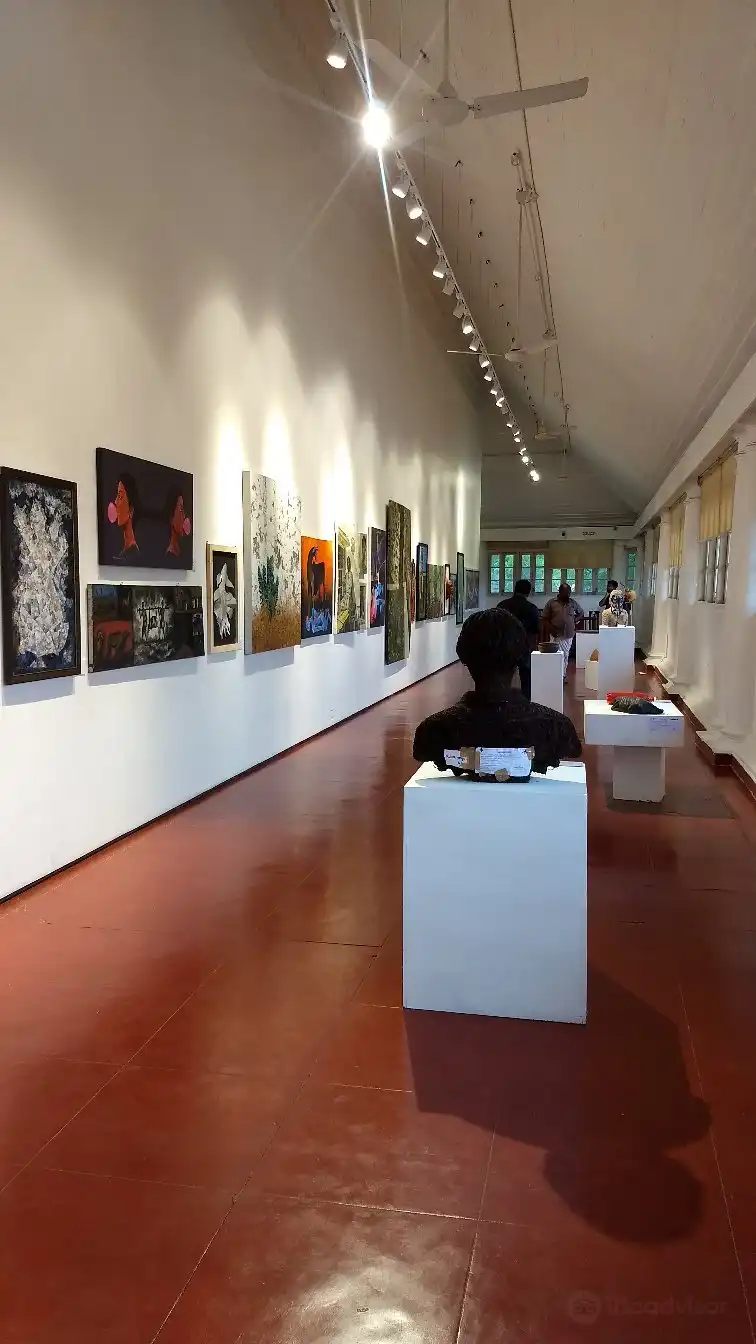 Durbar Hall Art Gallery附近的飯店