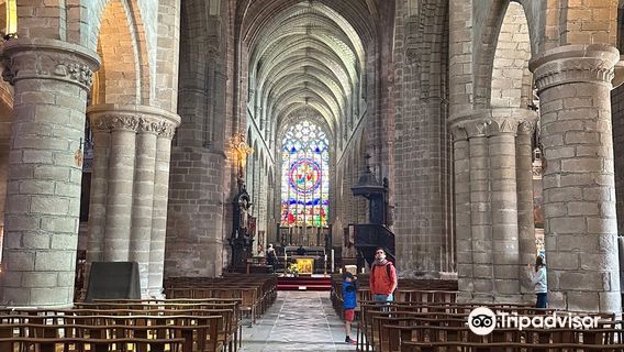 Collegiale Saint-Aubin