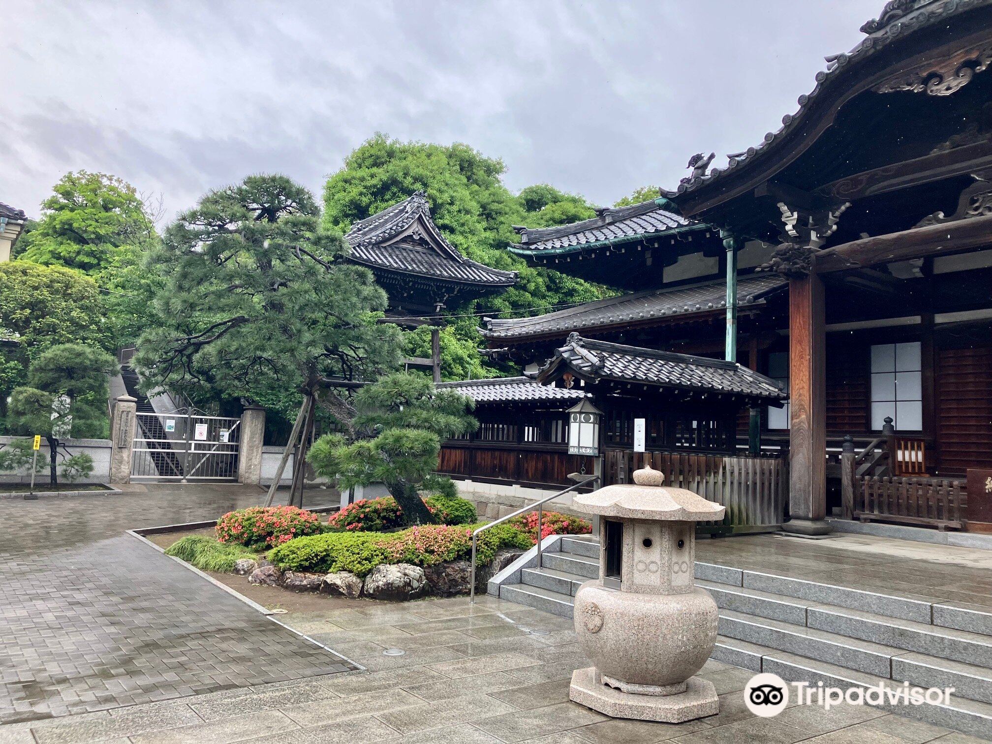 Tsukiji Honganji Tsukuda Building: Temple and Seniors' Residence Under One  Roof